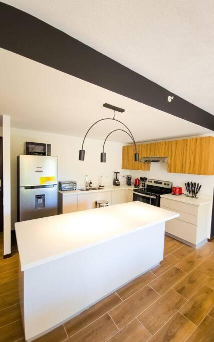 Entire Beautiful Condo With Rooftop Pool And Gym San Salvador Eksteriør billede