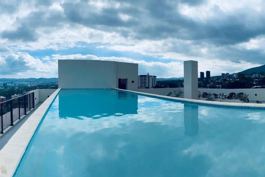 Entire Beautiful Condo With Rooftop Pool And Gym San Salvador Eksteriør billede